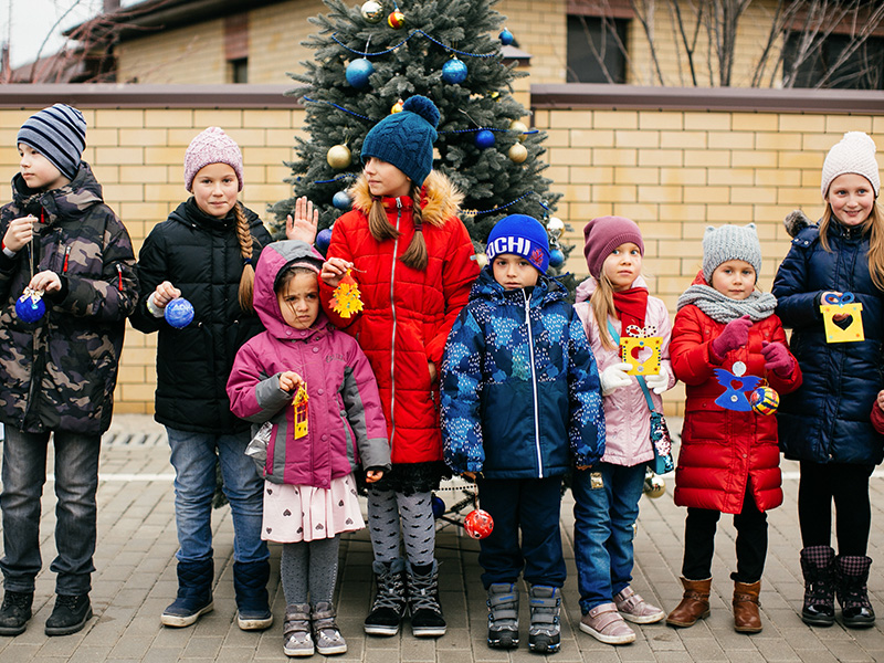 Народные гулянья, конкурсы, семейный пирог и праздничный салют!